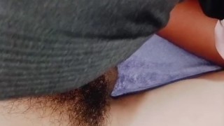 Di pijit sambil di sepong tetangga