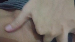 ASIÁTICA MASTURBA SUA VAGINA VIRGEM